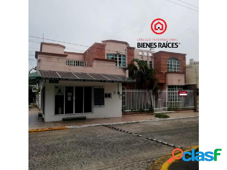 CASA CON LOCAL EN VENTA. Fracc. Reforma. Veracruz, Ver.