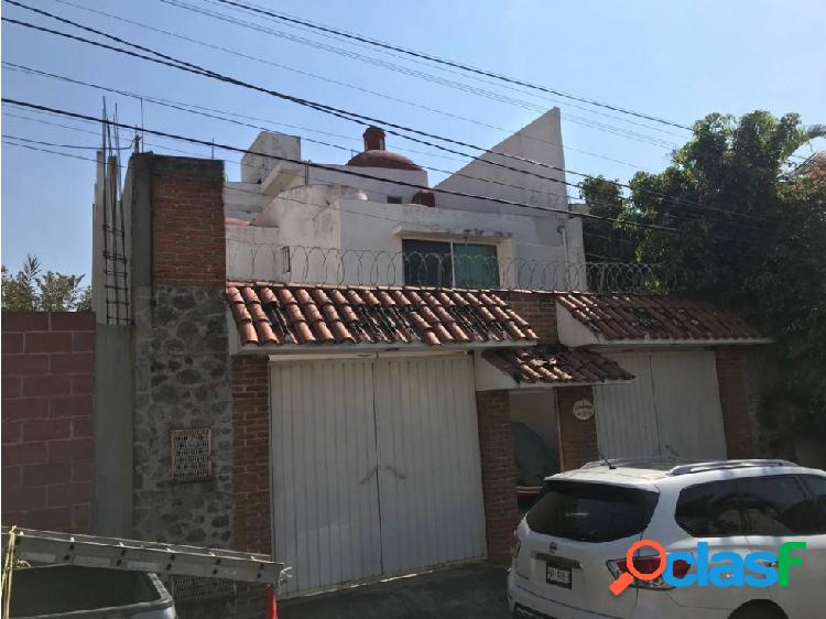 Casa en venta en colonia Tulipanes, Cuernavaca; Morelos.