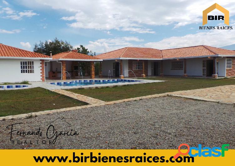 AMPLIA CASA CAMPESTRE EN CONDOMIO MESA DE LOS SANTOS
