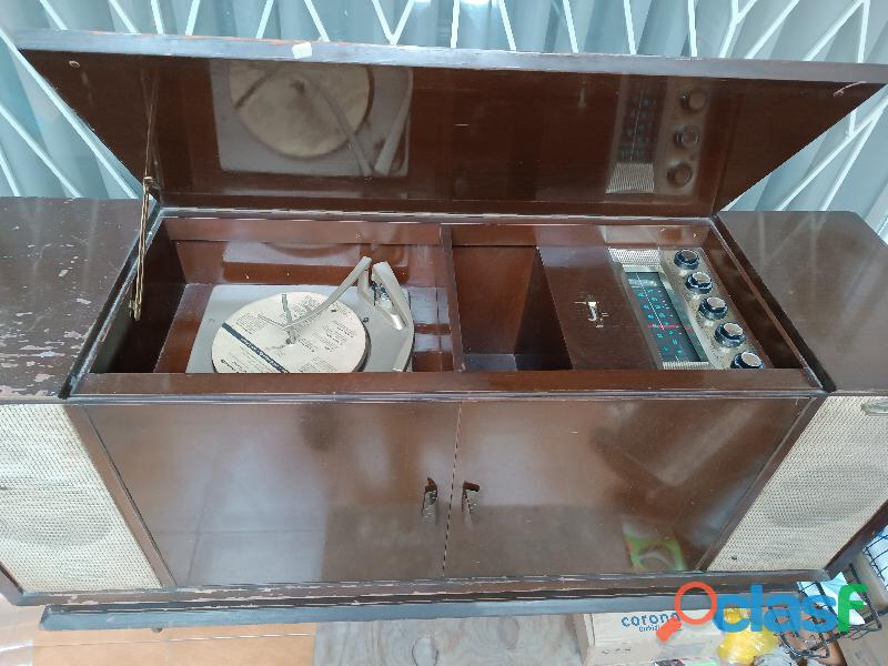 Vendo radiola antigüa completamente funcional