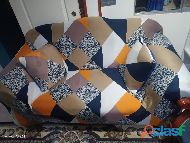 Vendo sofa en buen estado con protector incluido
