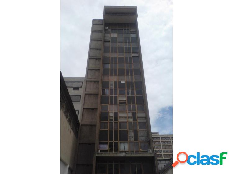 AMPLIO LOCAL EN VENTA A UNA CUADRA DE LA AV. LECUNA 382M2