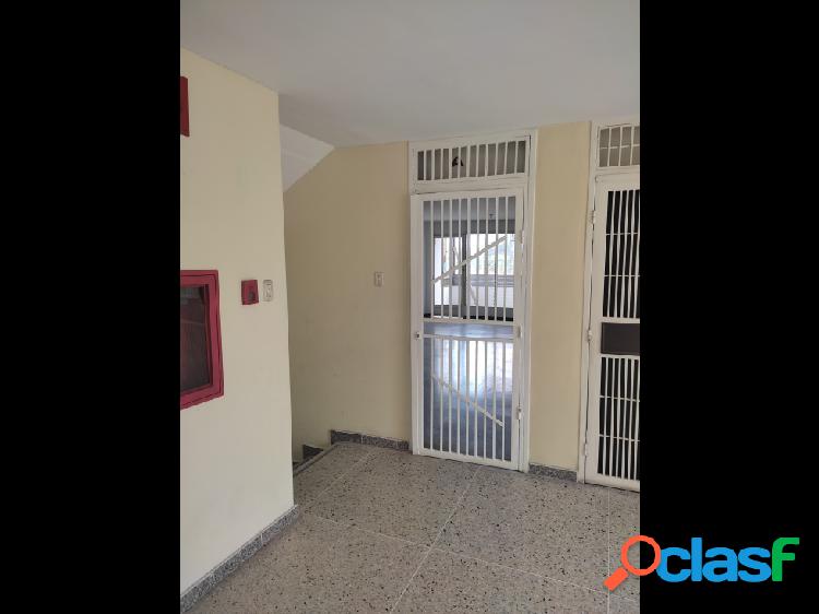 APARTAMENTO EN ALQUILER ZONA ESTE.