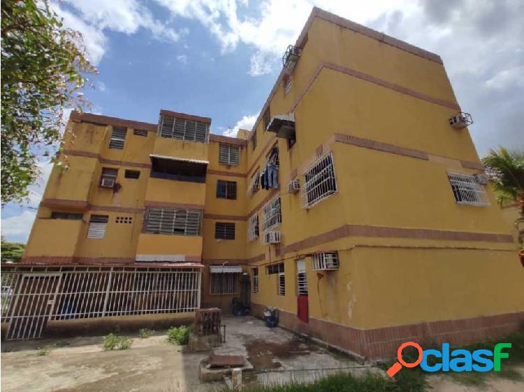 APARTAMENTO EN VENTA EN LA URB. LAS ACACIAS MARACAY