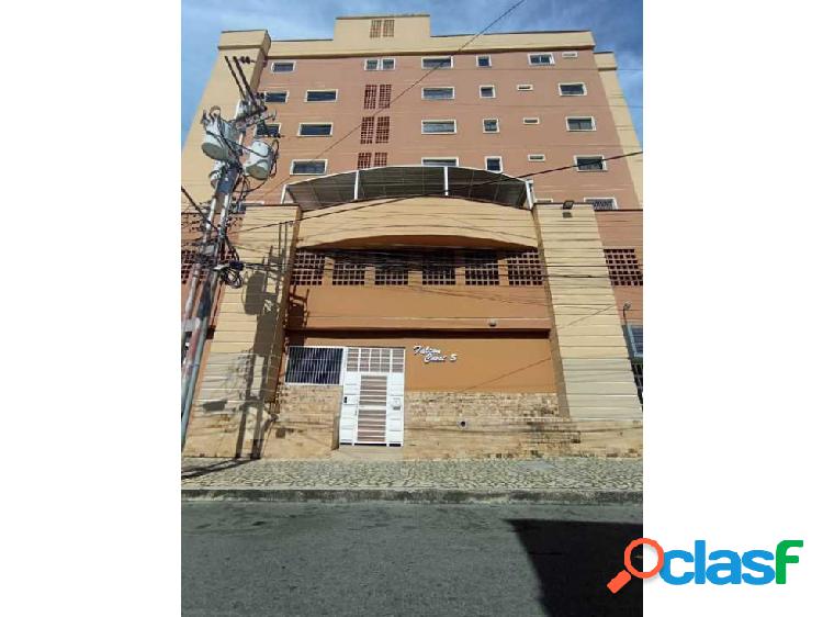 APARTAMENTO EN VENTA EN MARACAY RES. FALCON CREST