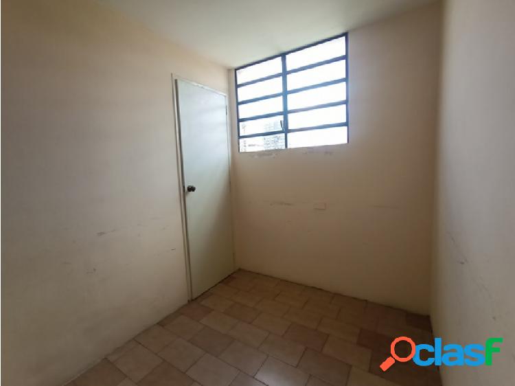 Alquiler cubiculo oficina 20mtrs2 baño privado Los Caobos