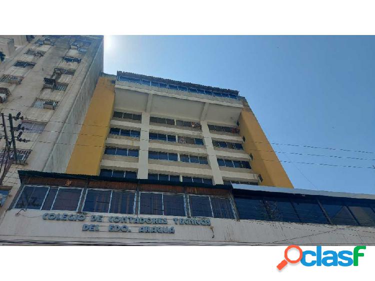 Alquiler o venta de Oficina 90m2 en torre Josar en Maracay