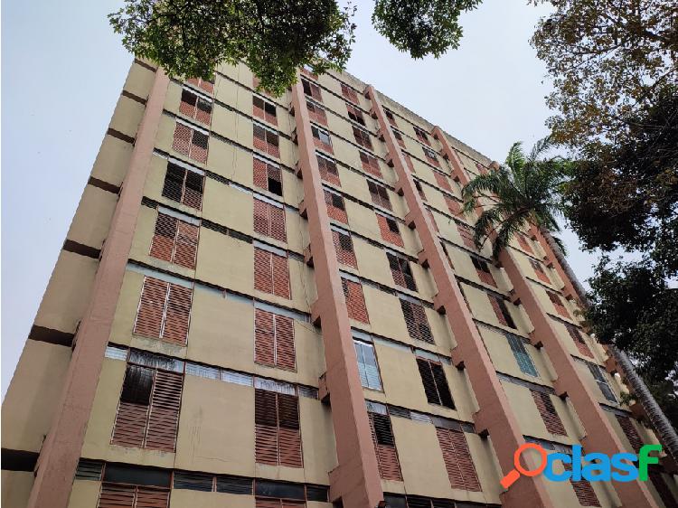 Alquilo Apartamento de 120m2 en Chuao