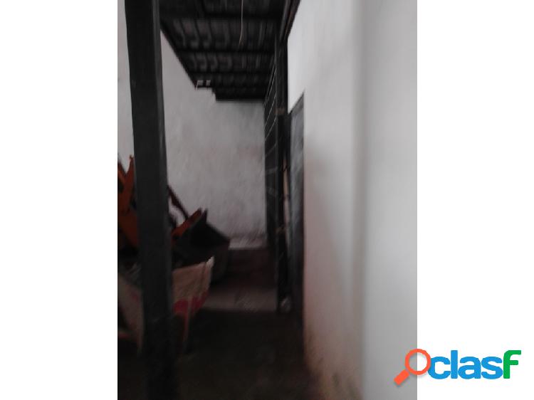 Alquilo galpón 190m2 Guarenas, Mampote 5569