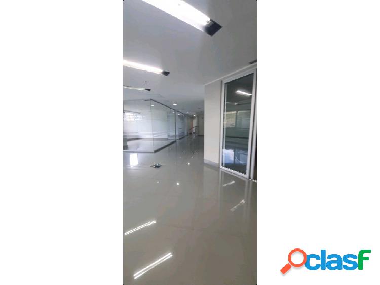 Alquilo oficina 350m2 Chuao 0715