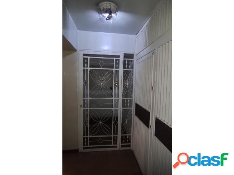 Amplio apartamento de 67m2 en la Av. Baralt