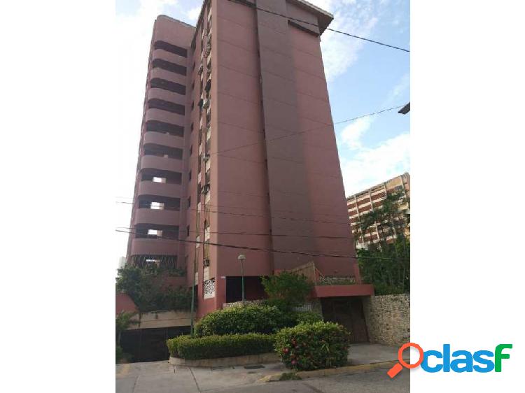 Amplio y Cómodo Apartamento en Edificio baja densidad