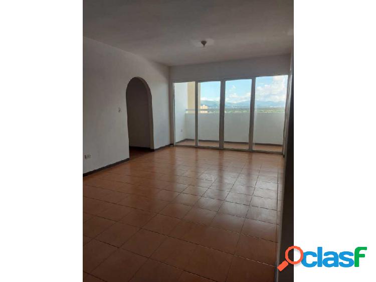 Apartamento de 107m2 en Residencias El Centro en Maracay