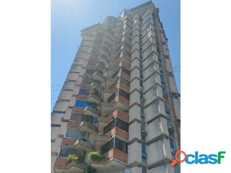 Apartamento de 144m2 en Urbanización Calicanto en Maracay