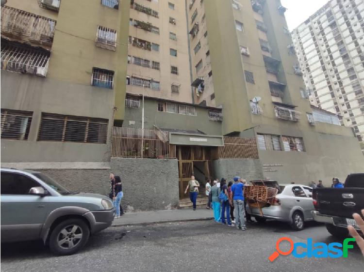 Apartamento en Alquiler Av. Fuerzas Armadas