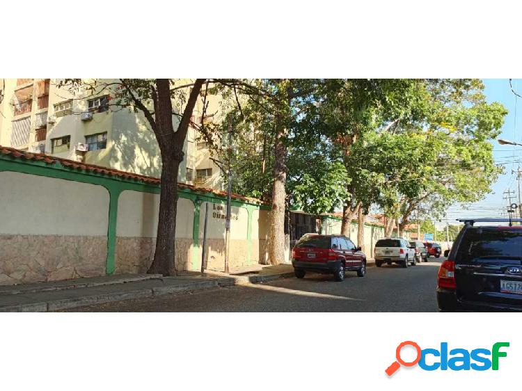 Apartamento en Alquiler Piso alto Edificio Los Girasoles