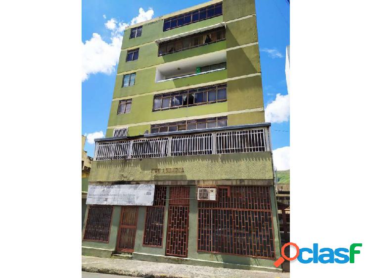 Apartamento en Excelente Zona de La Víctoria, Edificio