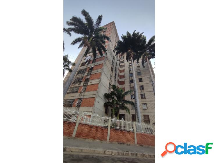 Apartamento en PB de 84 mt2 en Parroquia San Blas con Av.