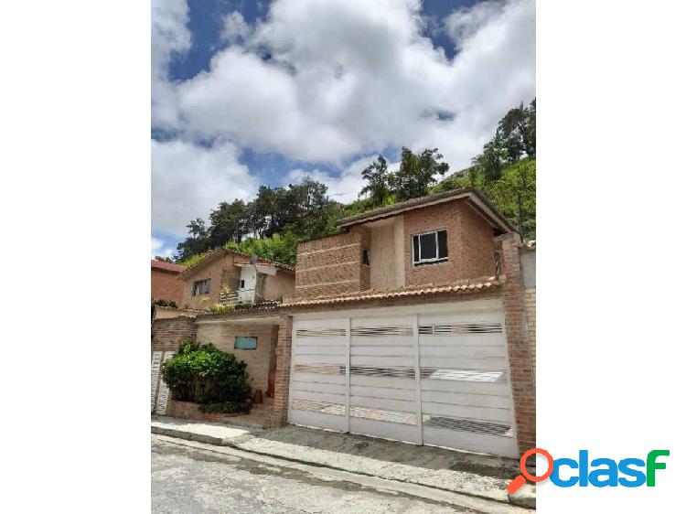 BELLA CASA EN VENTA EN EL ALTO HATILLO