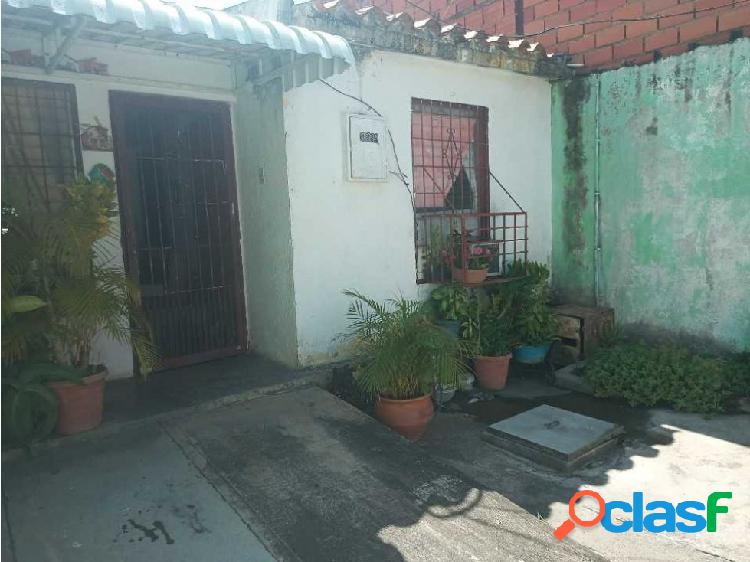 CASA A REMODELAR EN LA ESMERALDA, SAN DIEGO. CON TANQUE