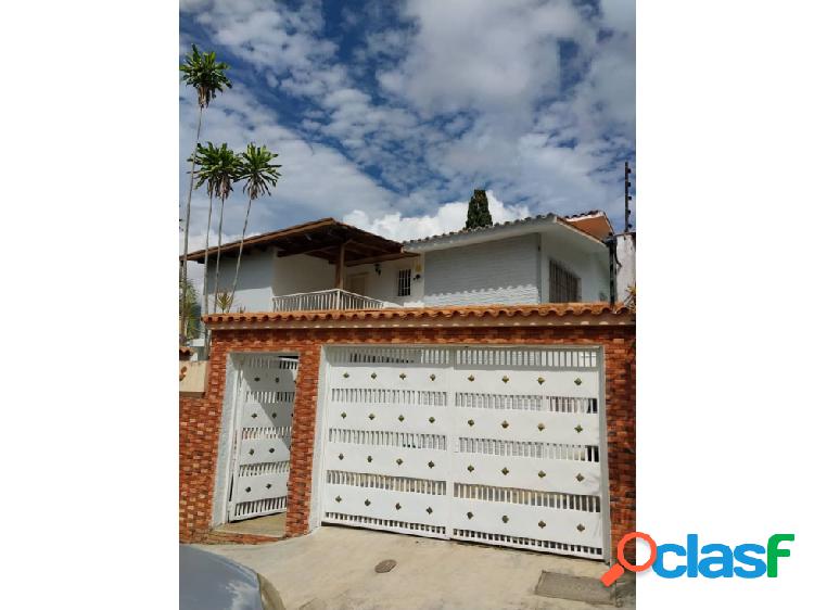 CASA ACTUALIZADA CON VISTA INCREIBLE