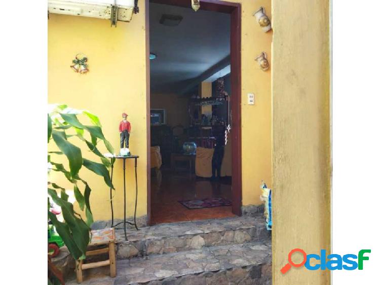 CASA AV PANTEÓN CON LOCAL EN VENTA 410M2