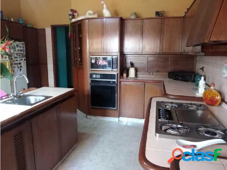 CASA CÓMODA EN VENTA PUERTO CABELLO, URB CUMBOTO NORTE