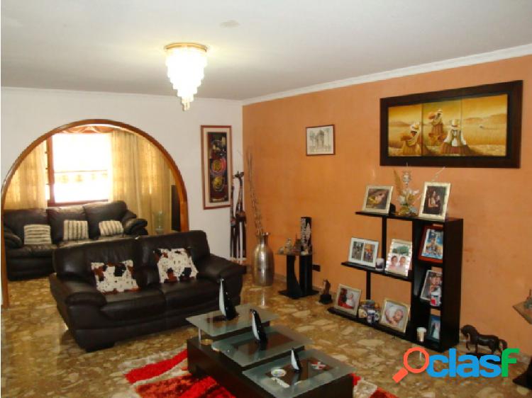 CASA COLINAS DE SANTA MÓNICA 730M2 VENTA