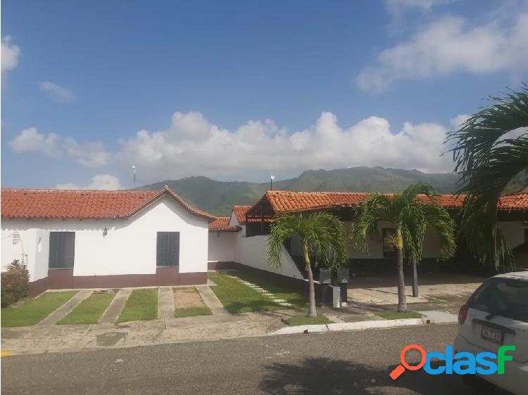 CASA EN LA CUMACA, SAN DIEGO. RESIDENCIA VILLAS DE ALCALÁ.