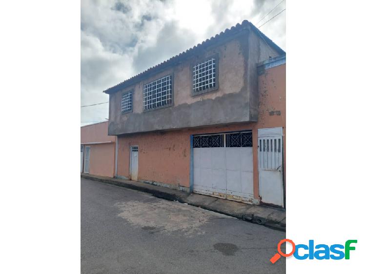 CASA EN LA URB. BRISAS DEL ORINOCO VE02-1736SC-LFAJ