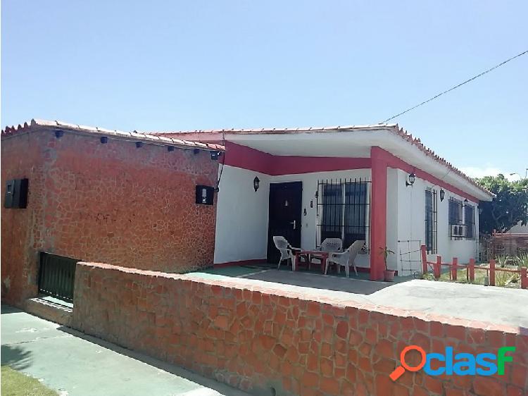 CASA EN VENTA CONJUNTO CERRADO PRÓXIMA A PORLAMAR