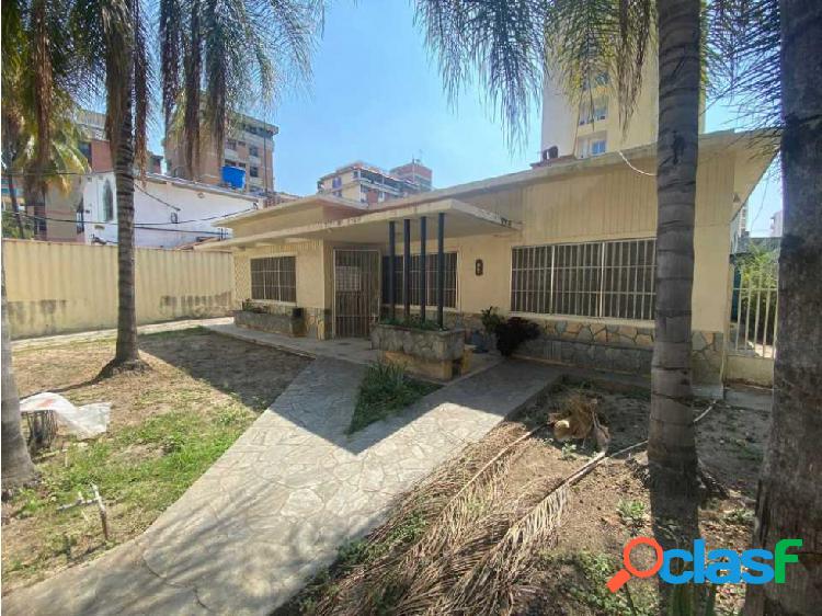 CASA EN VENTA EN AV PRINCIPAL URB LA SOLEDAD MARACAY