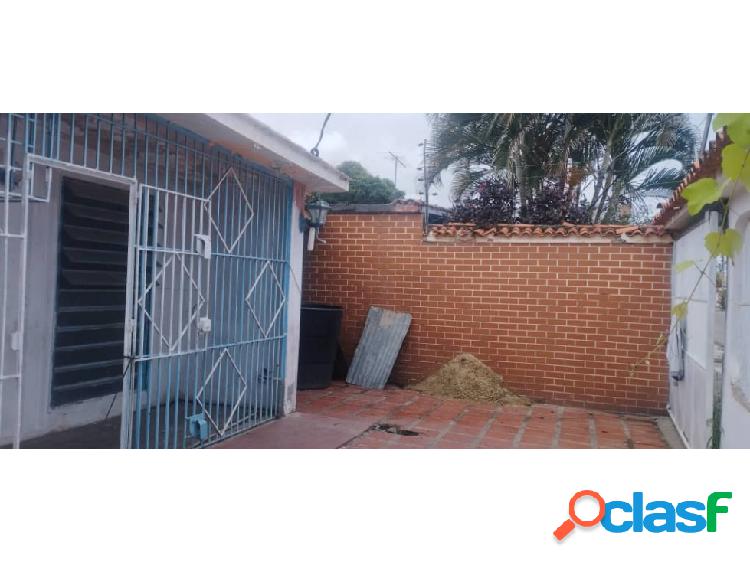 CASA EN VENTA EN FUNDACION MENDOZA A REMODELAR