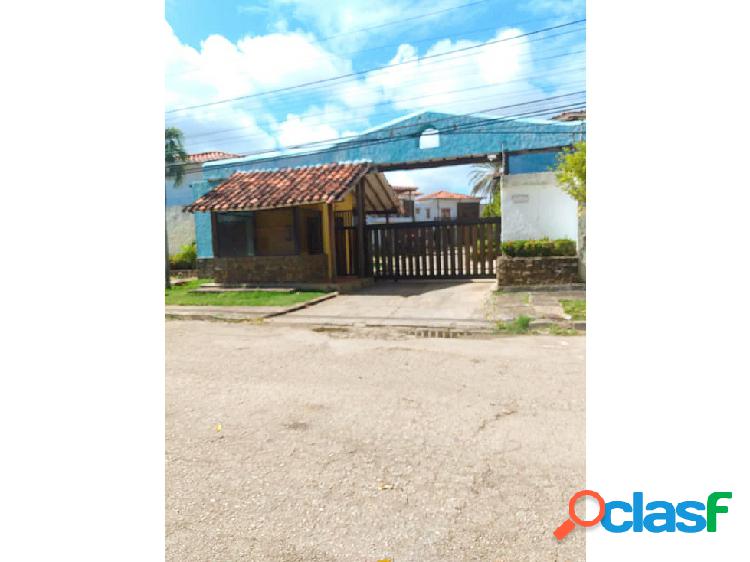 CASA EN VENTA EN LA AVENIDA JORGE COLL MARGARITA