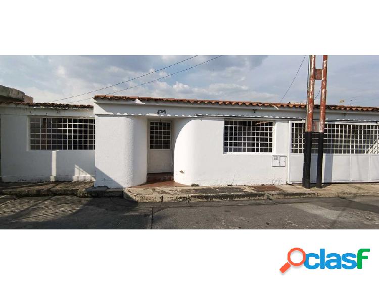 CASA EN VENTA EN MONTAÑA FRESCA MARACAY EDO ARAGUA