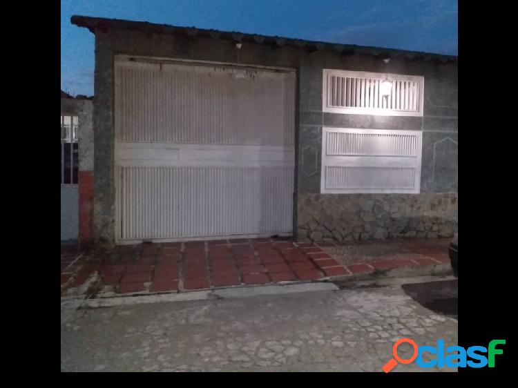 CASA EN VENTA EN URB CALICANTO FLOR AMARILLO VALENCIA 28-30