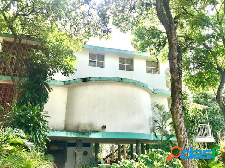 CASA EN VENTA PARA REMODELAR EN COLINAS DE BELLO MONTE 522m2