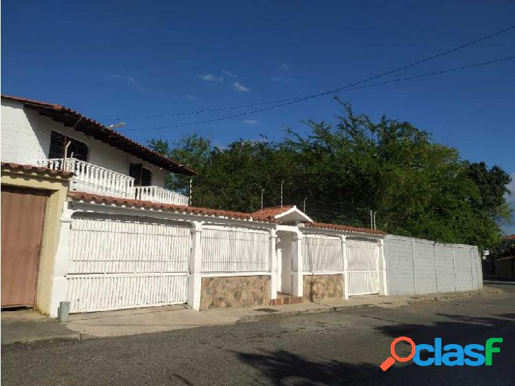 CASA EN VENTA URB EL PARRAL (calle abierta)