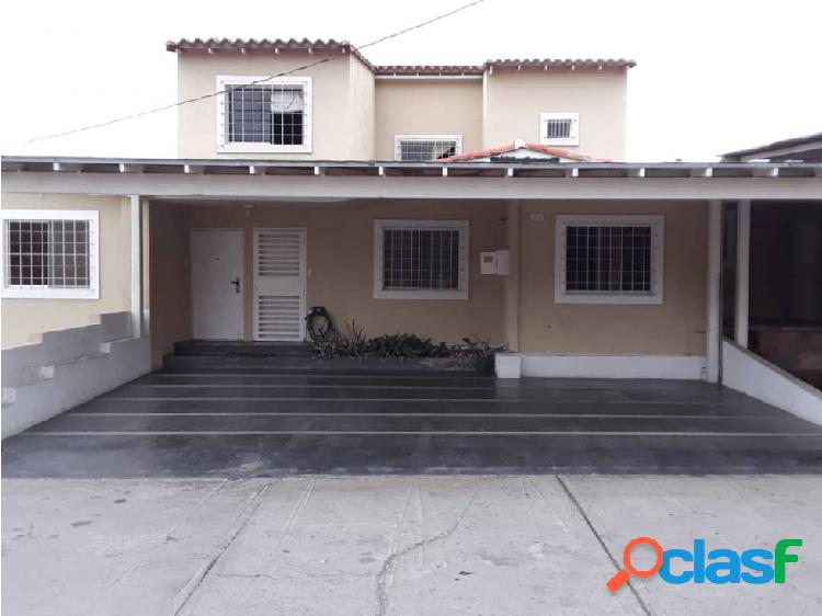 CASA EN VENTA URB LA MENDERA CON APTO EN CABUDARE