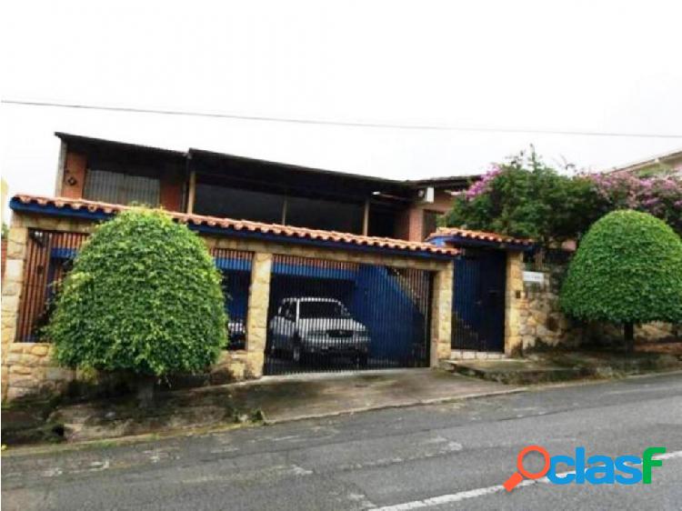 CASA EN VENTA - URB. MIRANDA