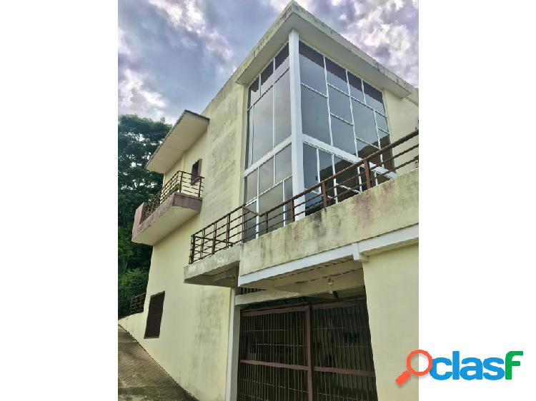 CASA QUINTA 1.115 M2 CONST. 636 M2 T, EST. MODERNO