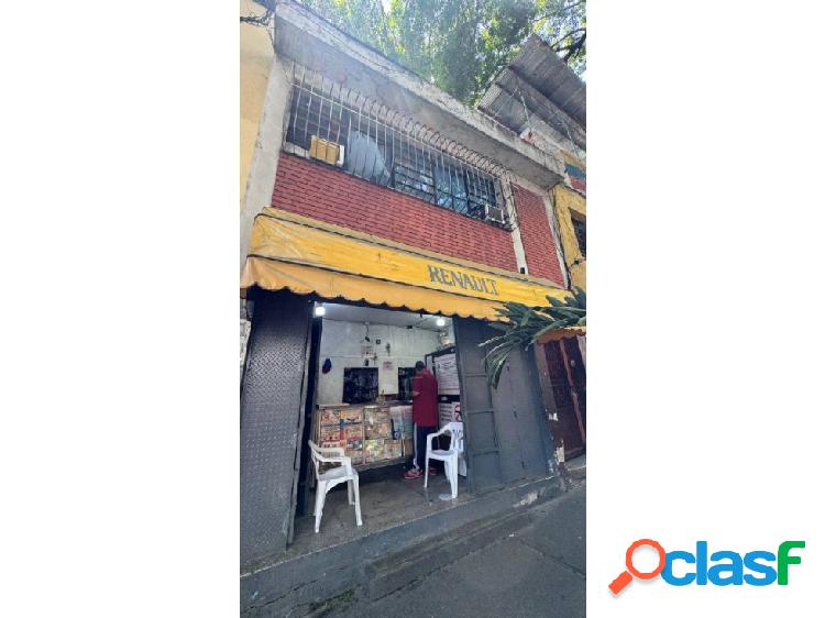 Casa Comercial con Local a Pie de calle en Quinta Crespo