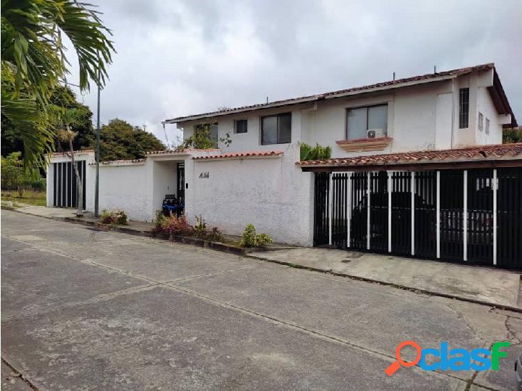 Casa En Venta - Lomas De La Lagunita 450 Mts2 C. 650 Mts2 T.