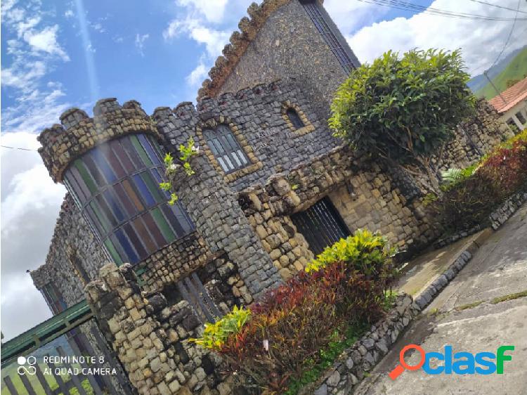 Casa En Venta tipo Castillo en Las Guamas Lagunetica Los