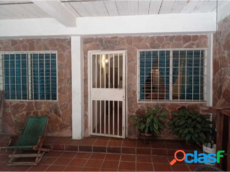 Casa Los Jarales (cerca CC Metroplaza) en Venta