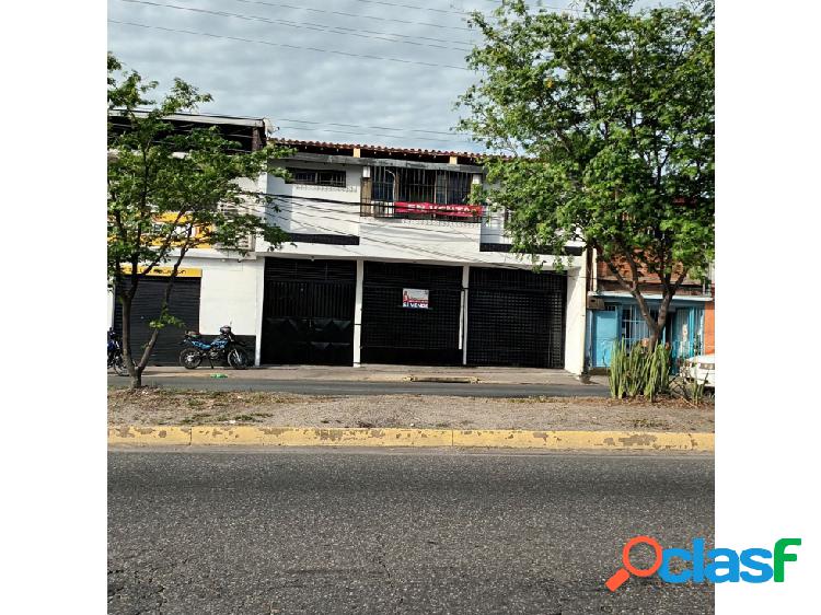 Casa Residencial y Comercial en Venta en la Av. Aragua de