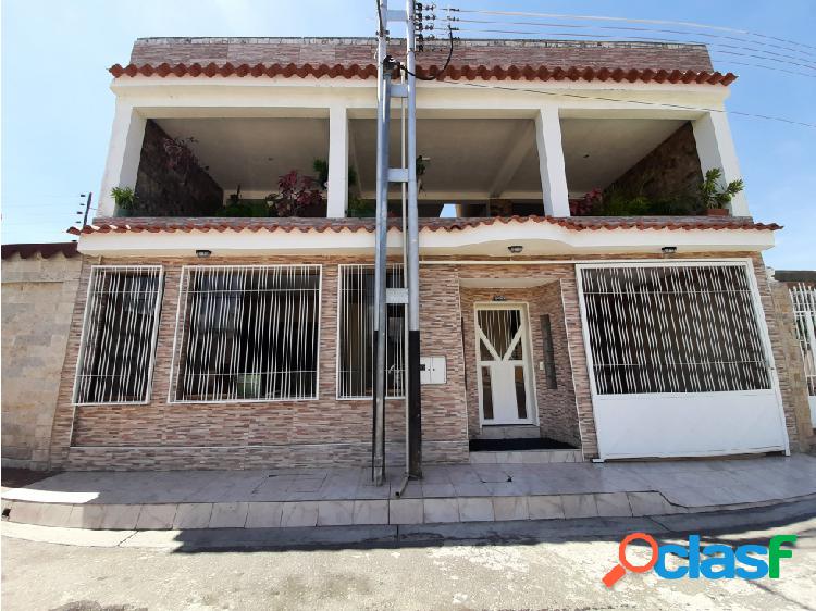 Casa Urb Los Crepúsculos Santa Rita Aragua