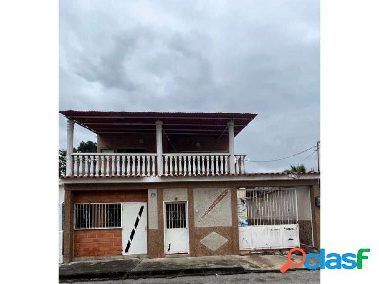 Casa con Anexo en Venta, sector Piñonal, Maracay.