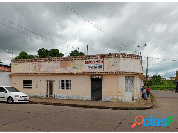 Casa con Local Comercial Sector Centro Maturin