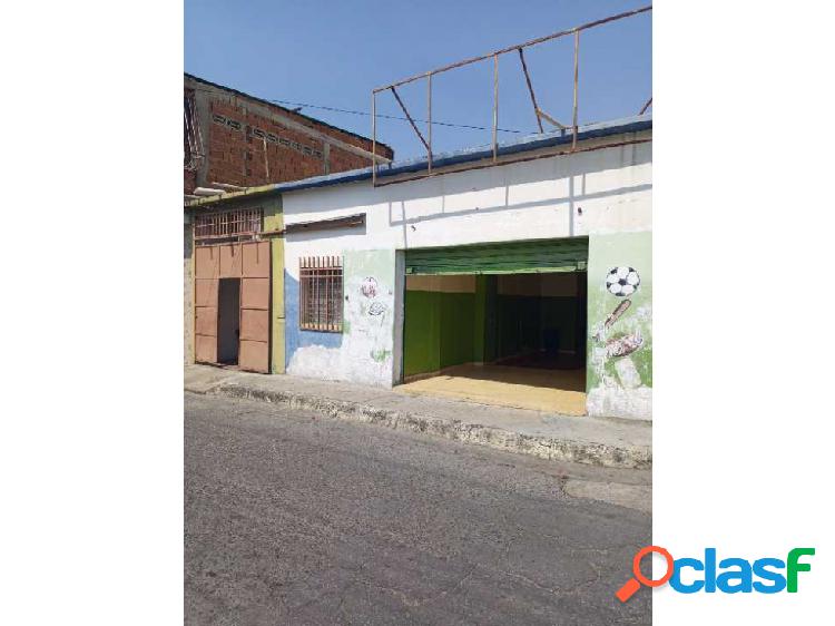 Casa con local comercial en San Carlos